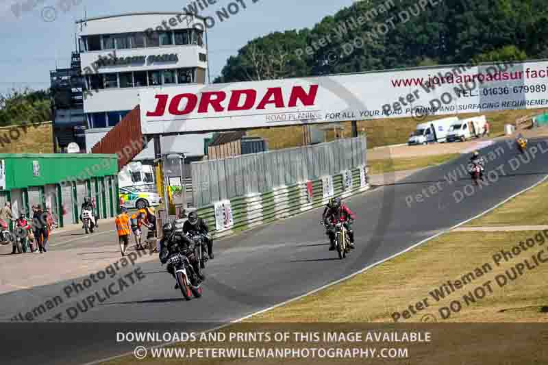 Vintage motorcycle club;eventdigitalimages;mallory park;mallory park trackday photographs;no limits trackdays;peter wileman photography;trackday digital images;trackday photos;vmcc festival 1000 bikes photographs